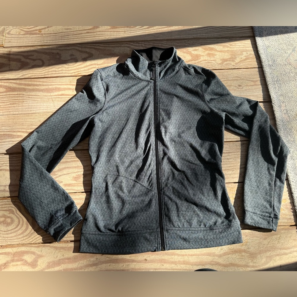 Prana full-zip activewear jacket in a gray geometric print size m